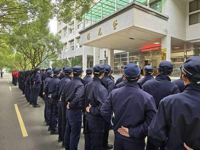 新進學員整隊集合。