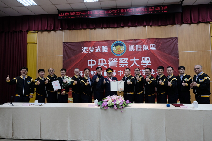 結業學員歡享結業喜悅合影