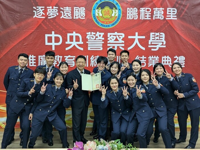 終於拿到結訓證書囉~~