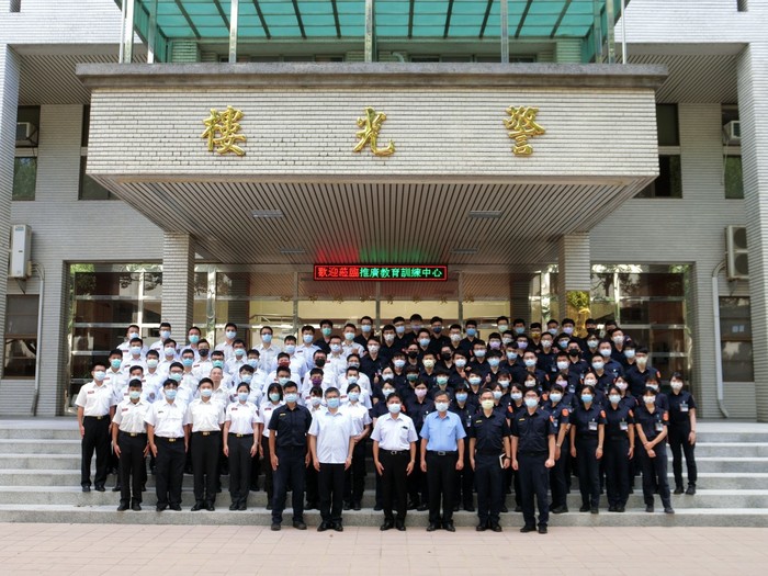 校長與中心師生大合照