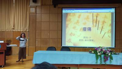 本中心於105年12月30日10時10分至12時邀請長庚中醫針傷科主治醫師許惠菁至本中心102教室講授中醫養生之道，內容包含心臟病、痠痛、失眠、壓力症候群的預防與改善之具體作法以及日常生活應注意事項，使我們中心學員在日後繁忙的勤務中，懂得如何保養身體、強健體魄。警察經常面臨各方面突如其來的壓力，許醫師引述《素問-舉痛論》：「余知百病生于氣也，怒則氣上，喜則氣緩，悲則氣消，恐則氣下，寒則氣收，炅則氣泄，驚則氣亂，勞則氣耗，思則氣結。」來解釋情緒與疾病的關聯，也提醒暴飲暴食亦會造成身心的負擔，最後鼓勵各學員再忙也要禪想靜坐，紓解身心， 才能在職場上更能面對各形各色的壓力。