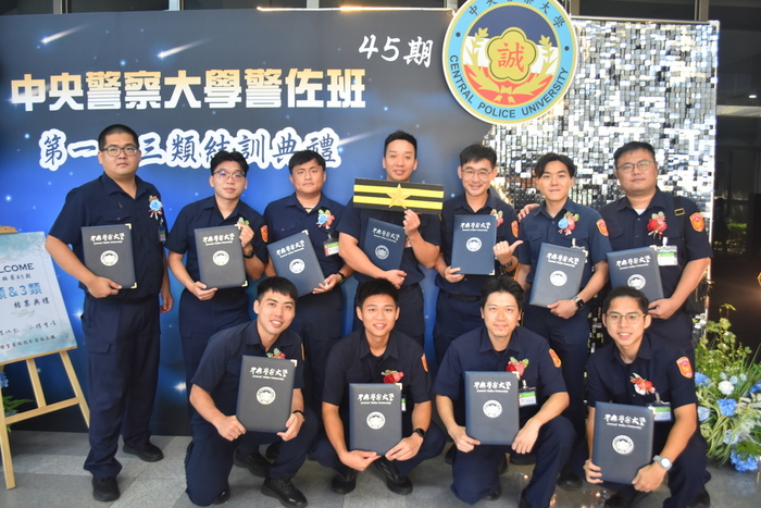 43期佐1、3類結業合影留念