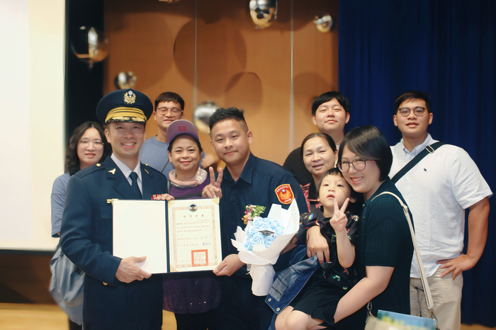 結業典禮隊職師長與學員及寶眷合影