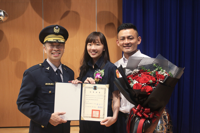 頒發結業證書予學員