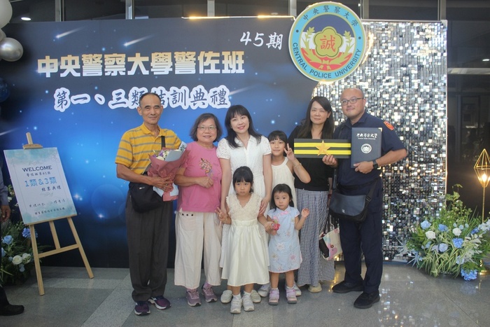 學員及寶眷結業合影留念