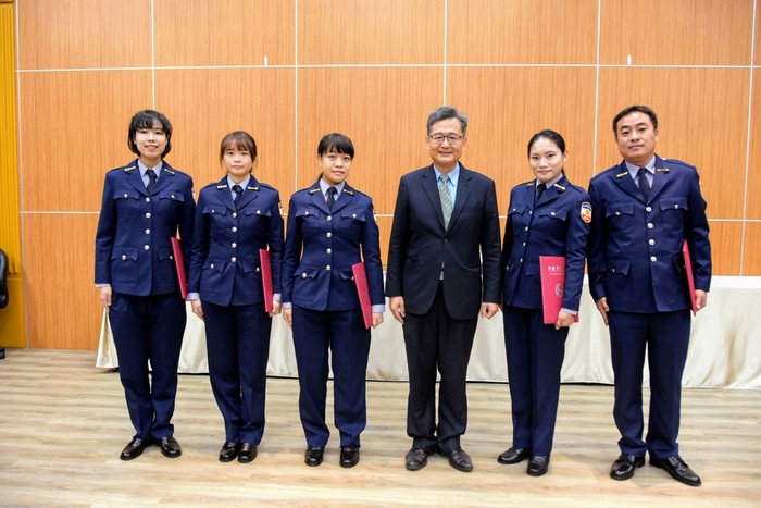 自治幹部合影